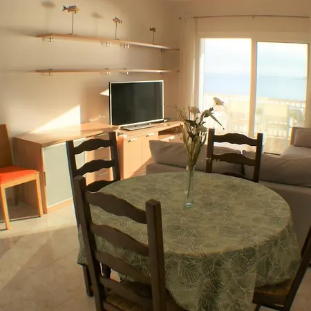 Bonito Apartamento En Con Vistas Al Mar Roses